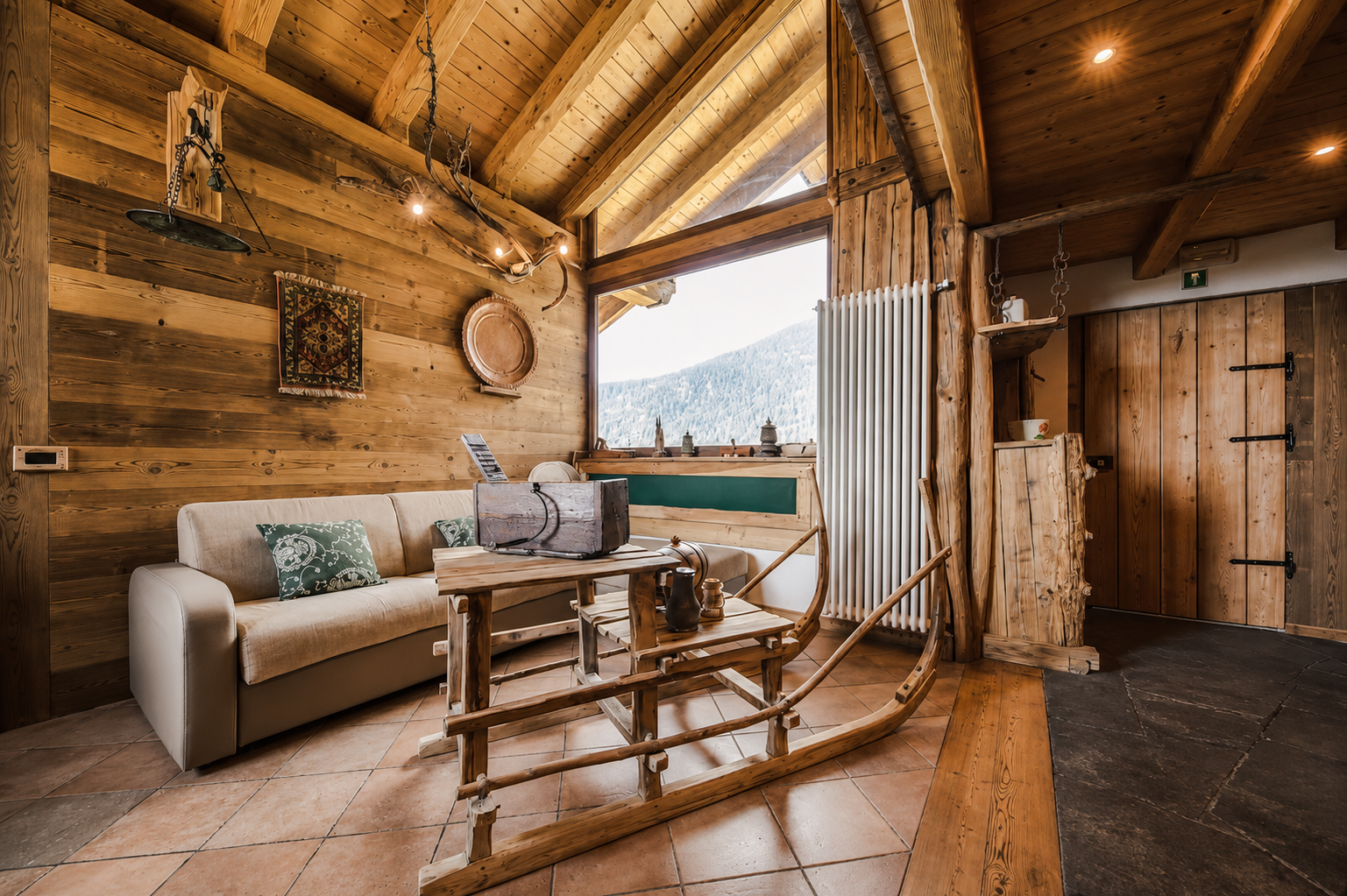Interno appartamento montagna legno pietra